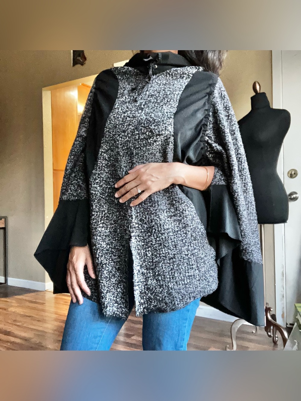 LanVie cape sweater